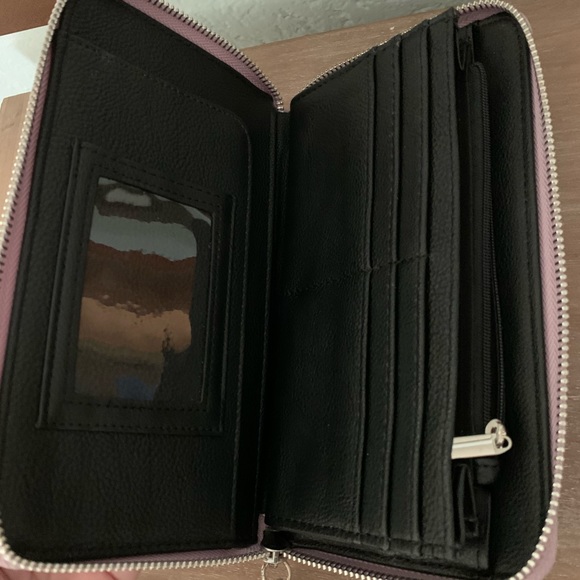 Betsey Johnson Wristlet. - Picture 4 of 4